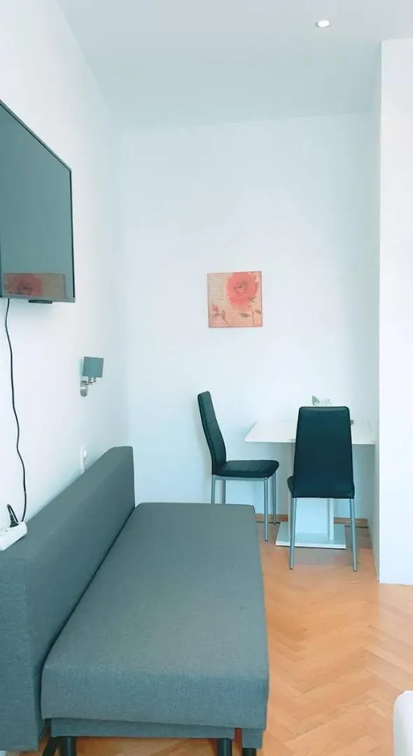 Cozy Room In Keplerplatz Kp T Vienna Homestay